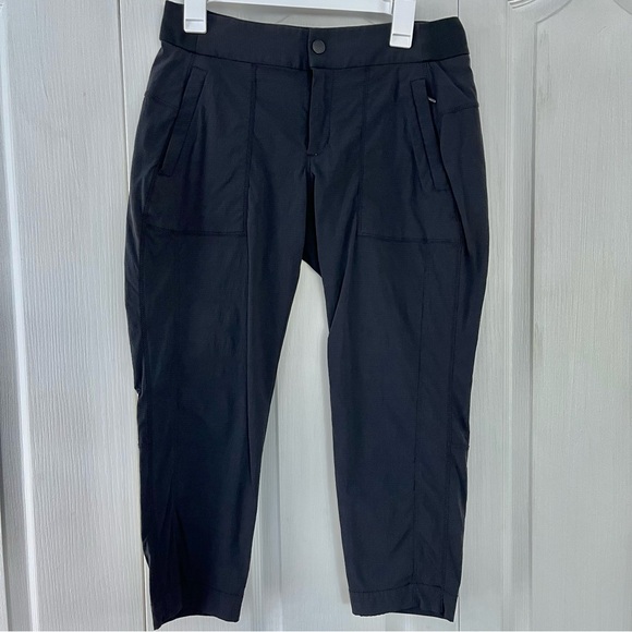 Athleta Pants - Athleta Women’s Capris Pants Size 8P Black Nylon Spandex Blend. Zip/snap closure